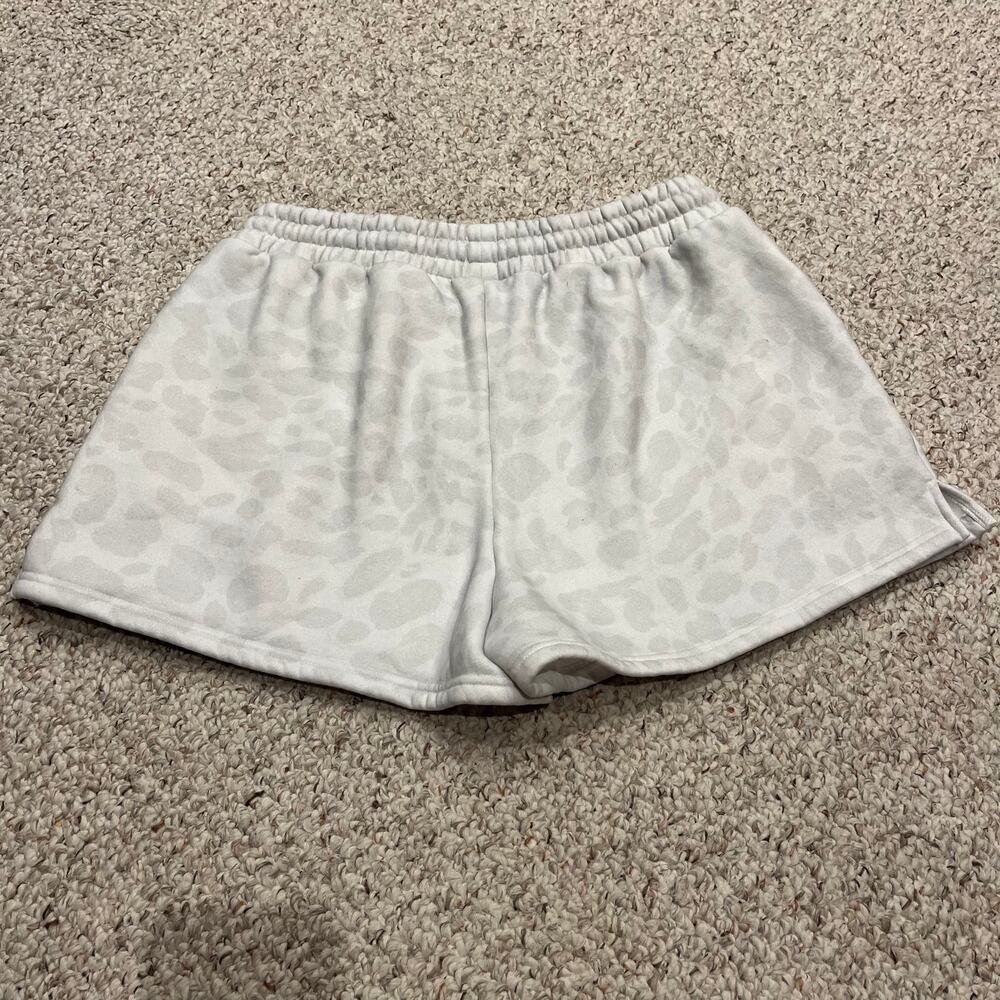 Comfrt Minimalist Womens Sweat Shorts XL Snow Leopard Print Lounge Athleisure - Picture 7 of 7
